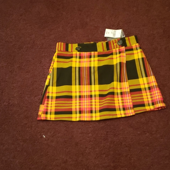 Skirt -Short - Picture 1 of 3
